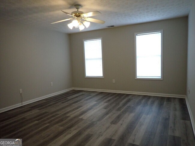 Building Photo - 827 Sinclair Way