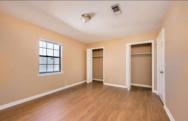 Building Photo - 102 Academy Square