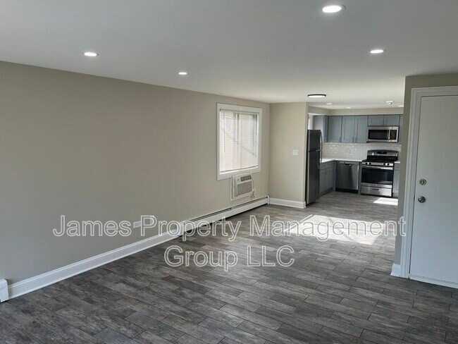 Building Photo - 3940 N Narragansett Ave