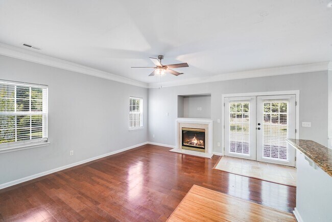 Building Photo - Beautiful 3BR/2.5BA Near Rivergate & Charl...