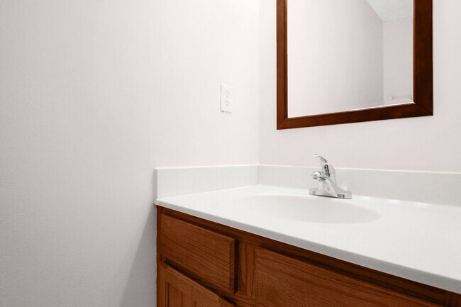 Building Photo - 3 Bedroom Home For Rent