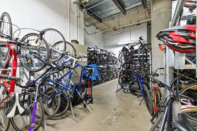 Building Photo - 1322 S Prairie Ave