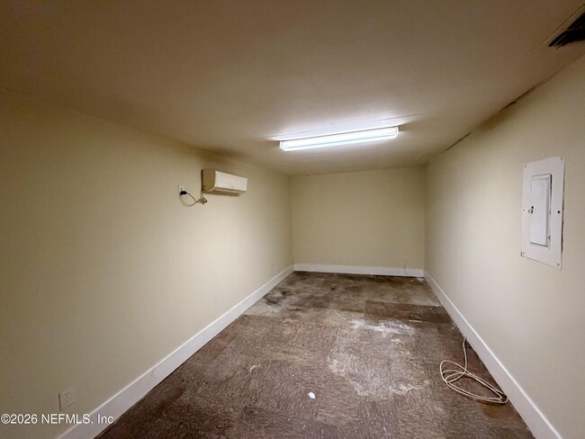 Building Photo - 7045 Prellie St