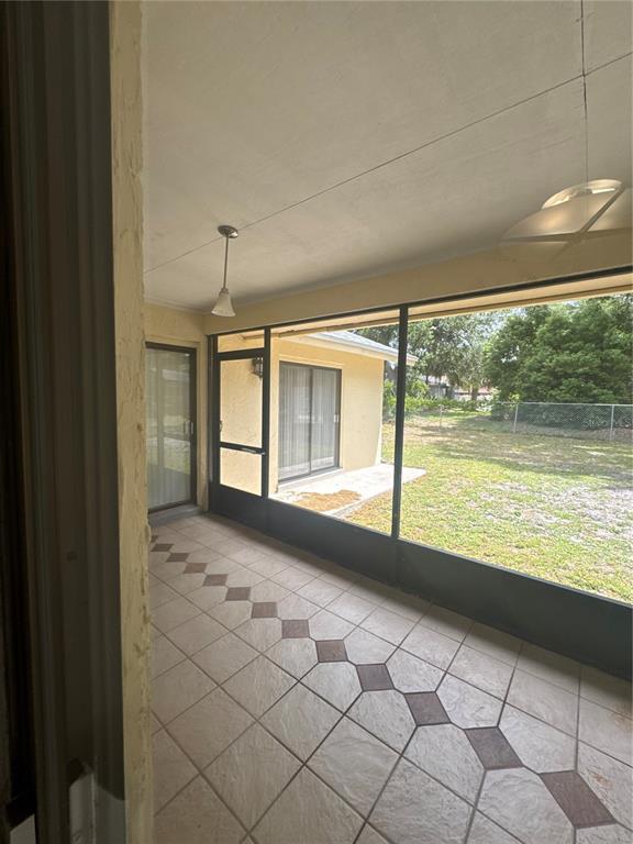 Building Photo - 2329 Pine Tree Ct