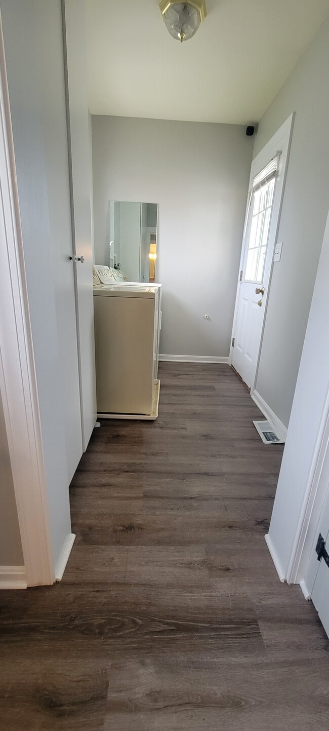 Building Photo - 11013B Coffman Ave