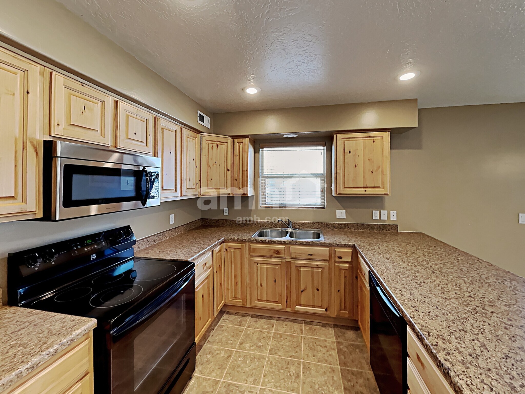 Building Photo - 1438 W 250 N