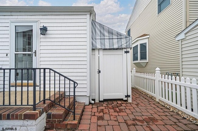 Building Photo - 112 N Argyle Ave