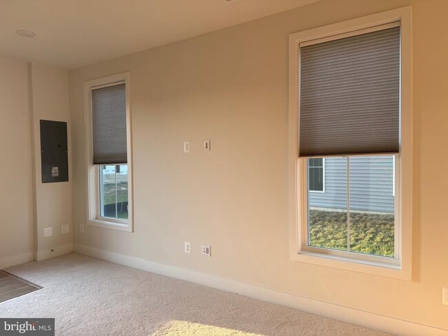 Building Photo - 120 Galaxy Pl