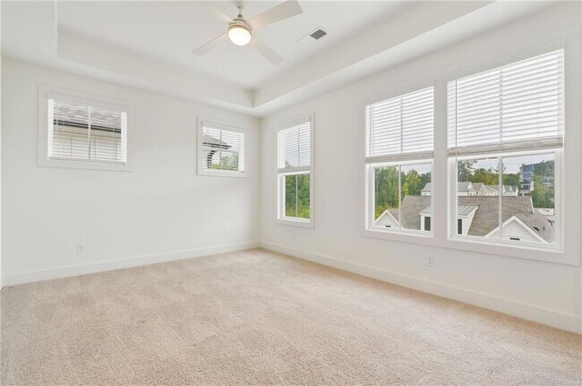 Building Photo - 102 Pinecone Pkwy