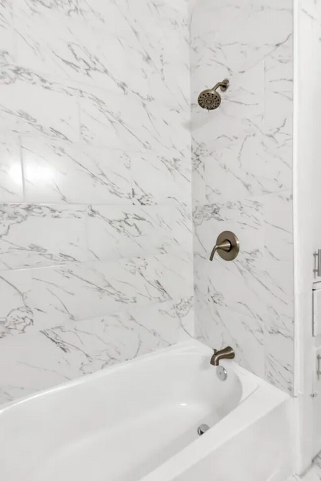 Building Photo - 2105 Walnut St