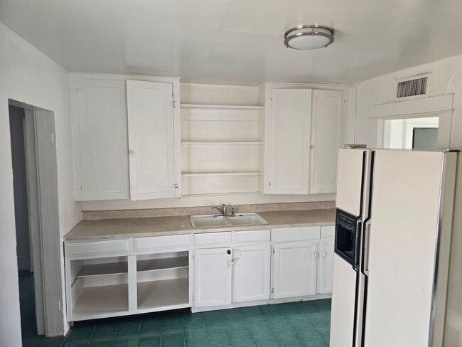 Building Photo - pm0501