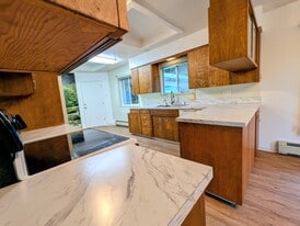 Building Photo - 2575 Yew Street Rd