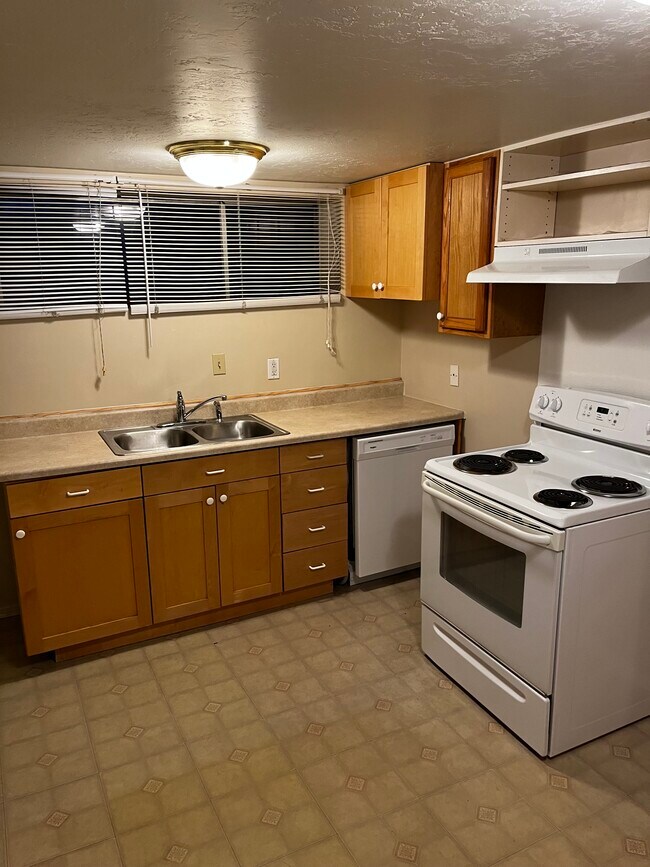 Building Photo - 10247 S 1280 E