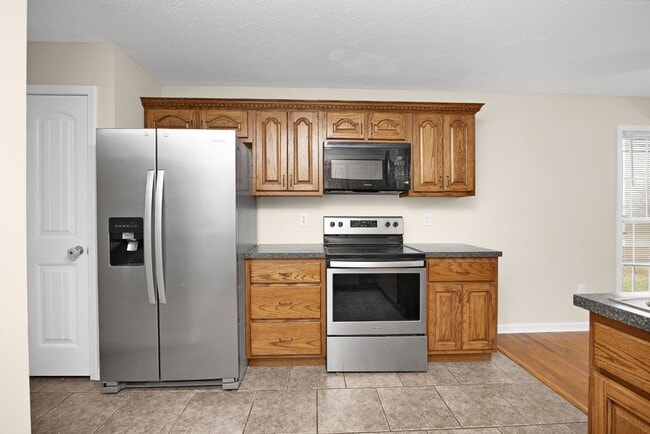 Building Photo - 15 Goldenrod Dr