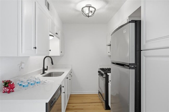 Building Photo - 2705 Windswept Cove