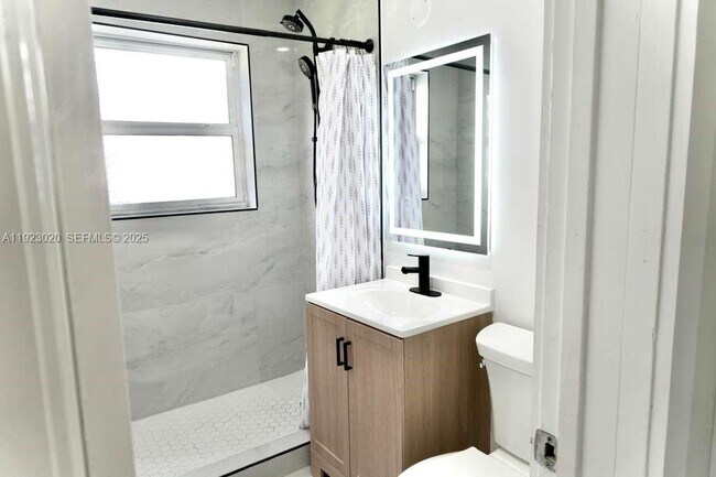 Building Photo - 1213 NW 6th Ave