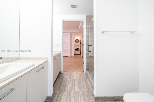 Building Photo - 1010 Brickell Ave