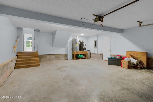 Building Photo - 907 Port Royal Ct