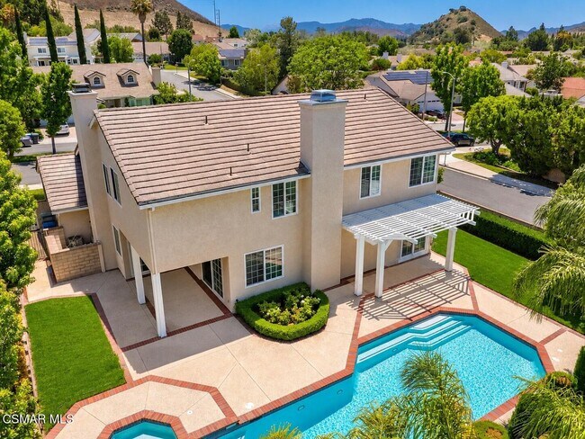 Building Photo - 5801 Middle Crest Dr