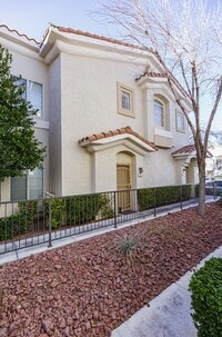Building Photo - Downstairs condo located in Summerlin