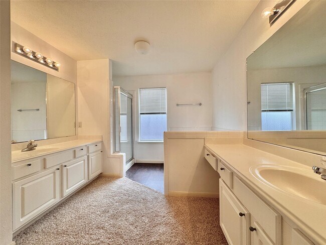 Building Photo - 8530 Regalbrook Dr