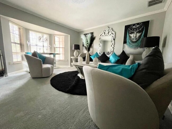 Building Photo - 1102 Sugartree Dr S