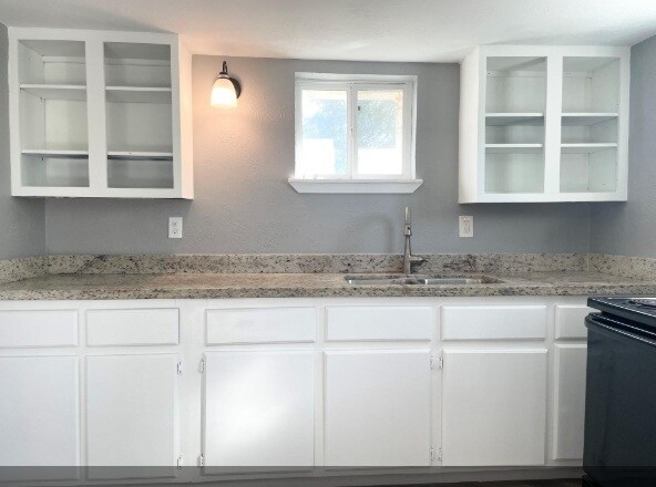 Building Photo - 7515 Bayway Dr