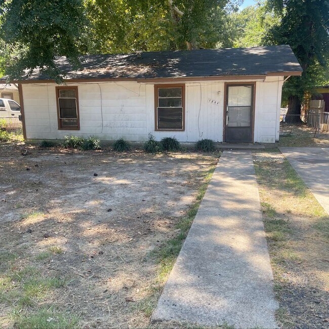 Primary Photo - 1004 S 7th St