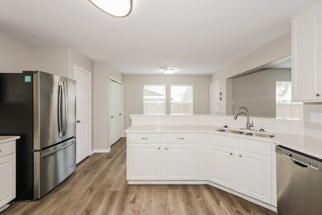 Building Photo - 6207 Winter Oak St