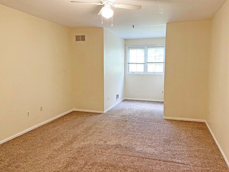Building Photo - 12D Leva Dr