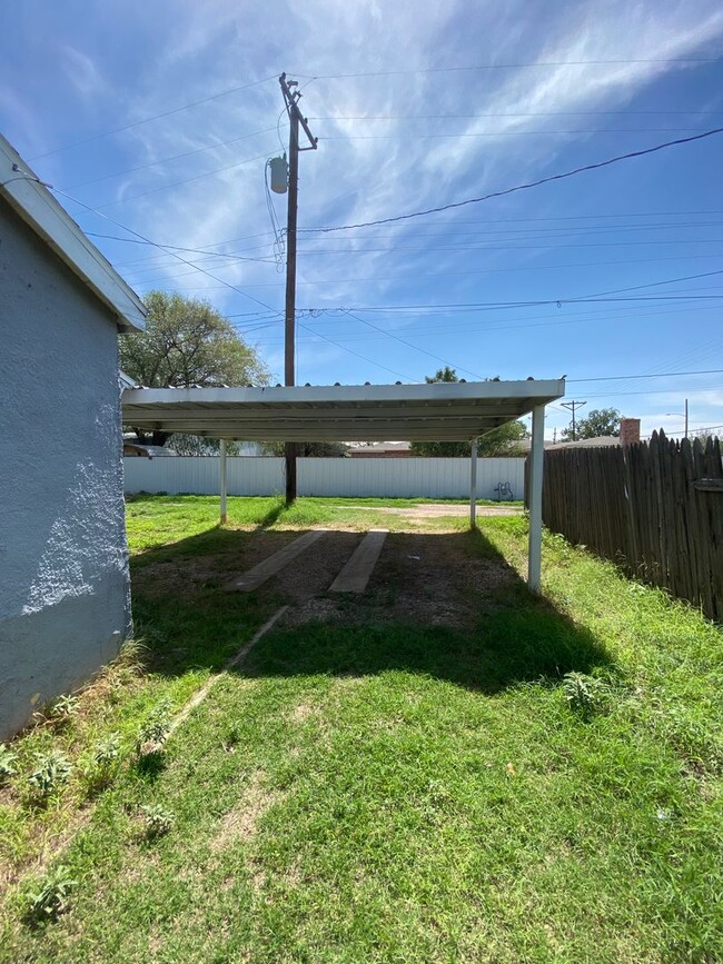 Building Photo - 1717 47th St