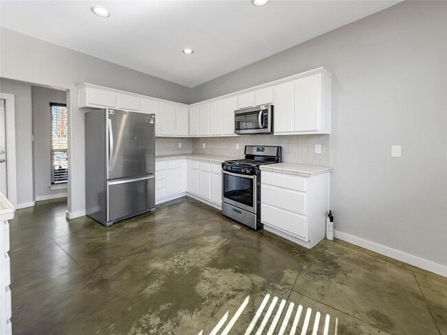 Building Photo - 2114 Goodrich Ave