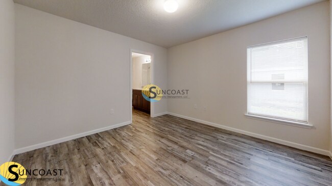 Building Photo - READY NOW! STUNNING 2BR/2BA Duplex for Ren...