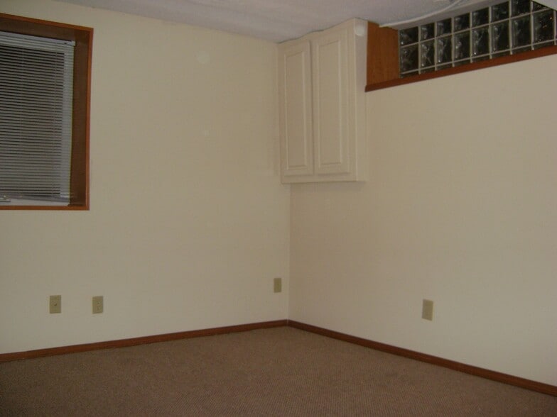 Building Photo - 627 Ontario St SE