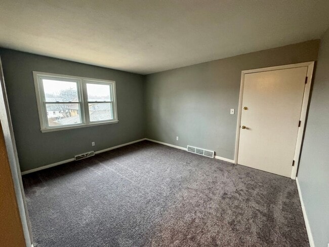 Building Photo - Studio • All Utilities Included • Private Entrance