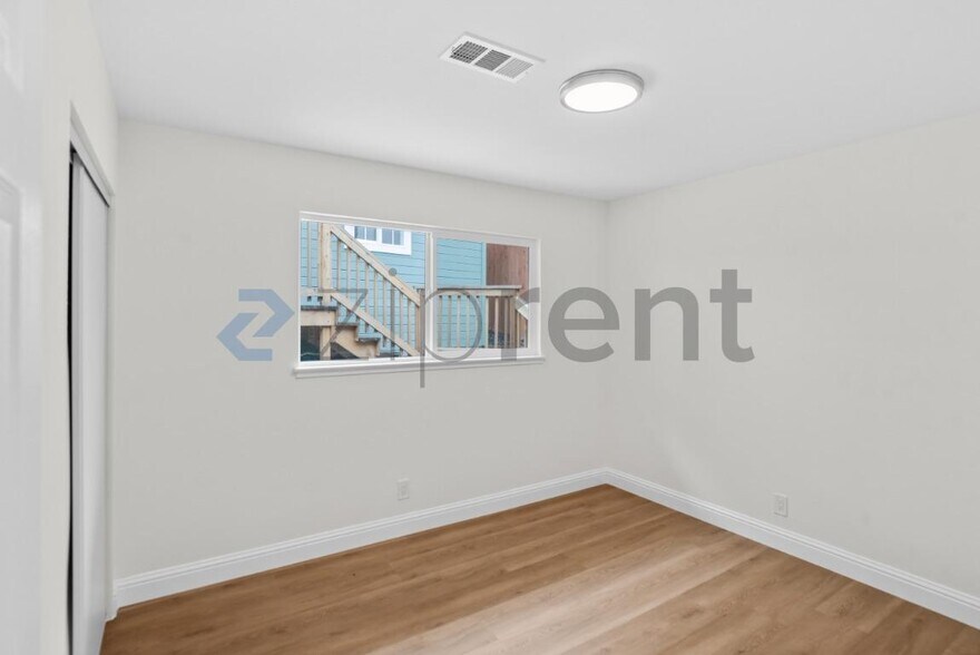 Building Photo - Unit