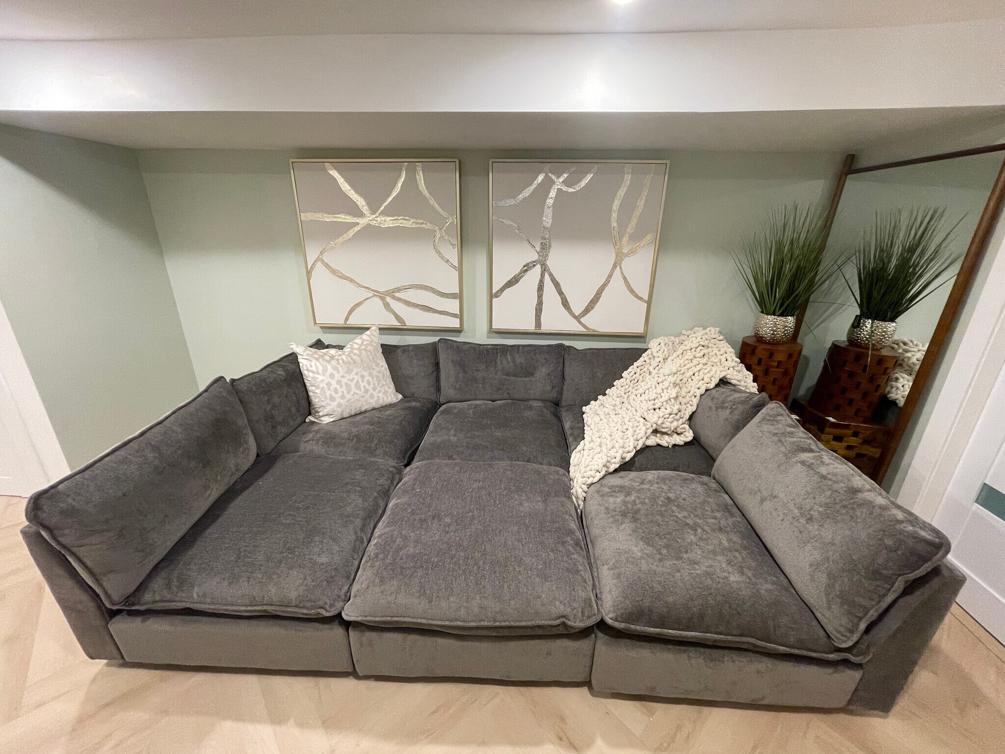 Sectional converts to pit sleeper - king size - 656 E 50th Pl