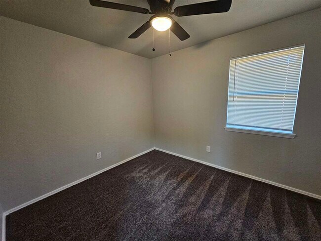 Building Photo - 6103 SW Oakcliff Ave