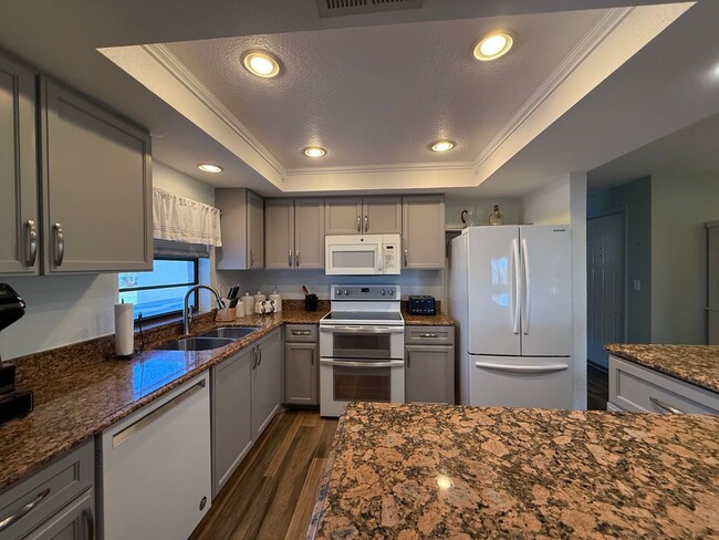 Building Photo - 2 Bedroom/2 Bathroom Available Now! 55+ An...