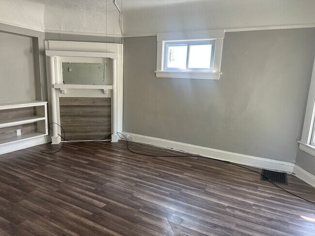 Building Photo - 2109 W 98th St