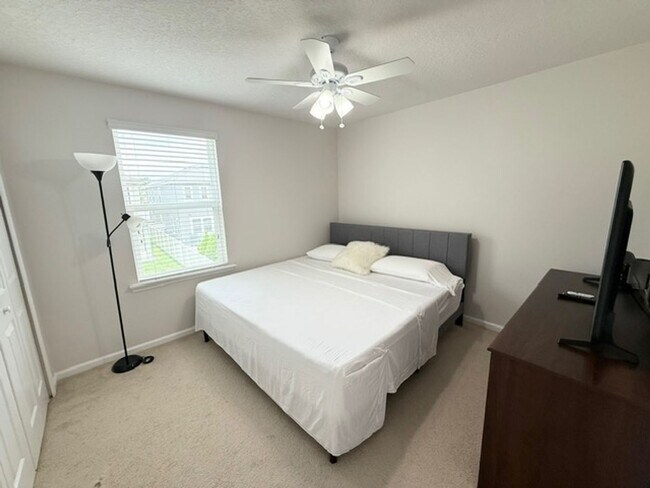 Building Photo - Beautiful home available for rent in the d...