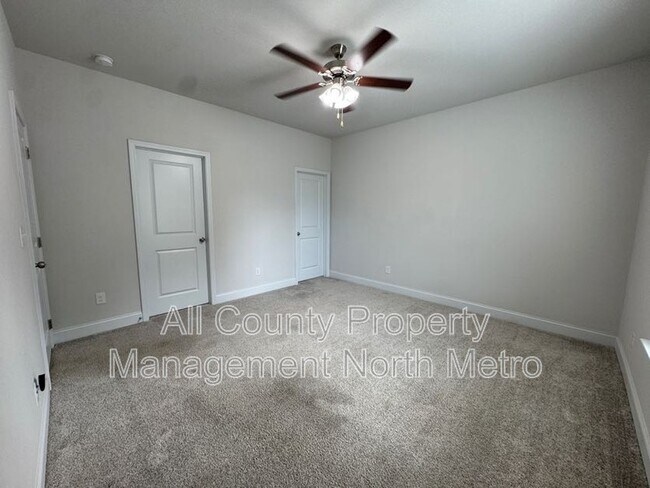 Building Photo - 7870 Tiberon Pkwy