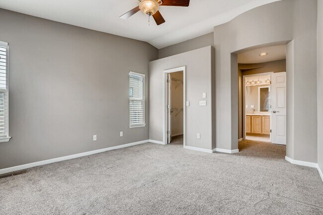 Building Photo - Gorgeous light and bright home in desirable Hearth neighborhood
