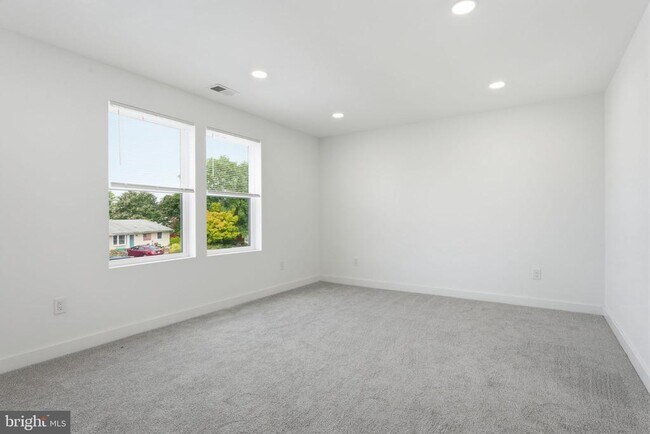 Building Photo - 96 Elderberry Dr