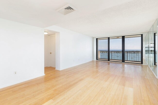 Building Photo - 5200 N Flagler Dr