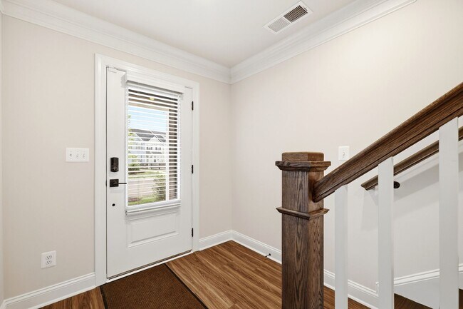 Building Photo - 768 Park Ridge Dr