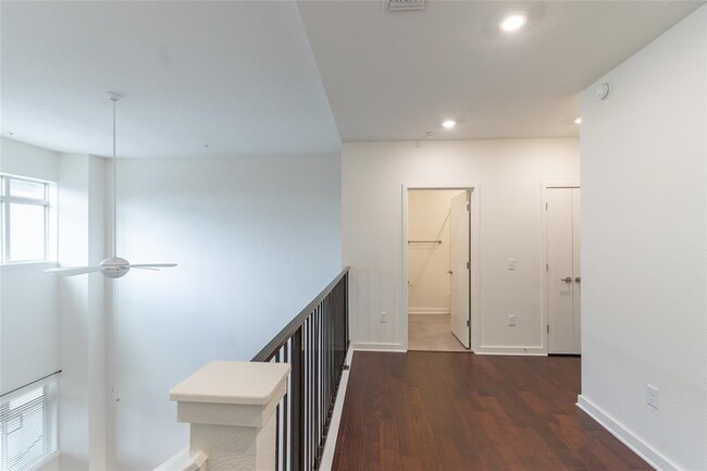 Building Photo - 6700 Menchaca Rd