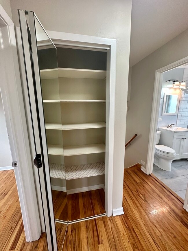 Building Photo - 1243 S Mitchell Ave