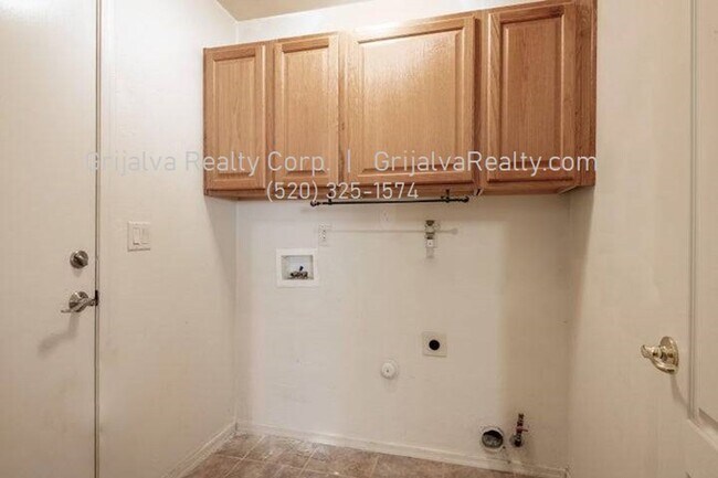 Building Photo - Lovely Newer 3 Bedroom, 2 Bath House for R...