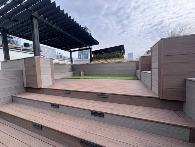 Building Photo - 1000 W Washington Blvd